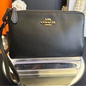 NWOT Coach Black Pebbled Leather Wristlet